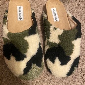 Steve Madden slides